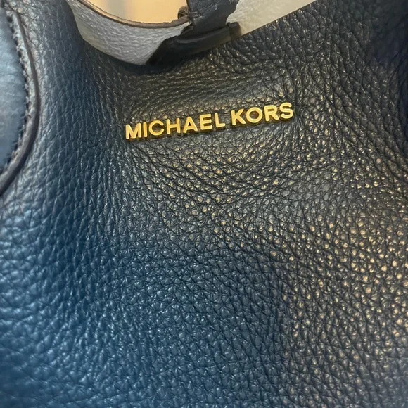 Michael Kors two totes in one reversible open tote with matching wristlet - Picture 10 of 13